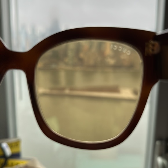 Authentic Gucci sunglasses in great shape! Includes the original case - Picture 10 of 10
